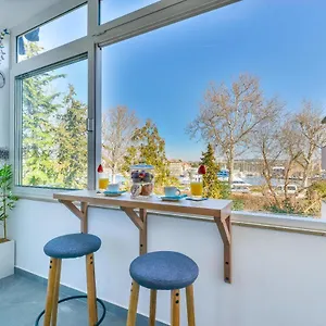  Apartment Pia
