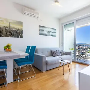  Apartment Jadran With Balcony And Parking Garage